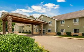 Crandon Inn & Suites